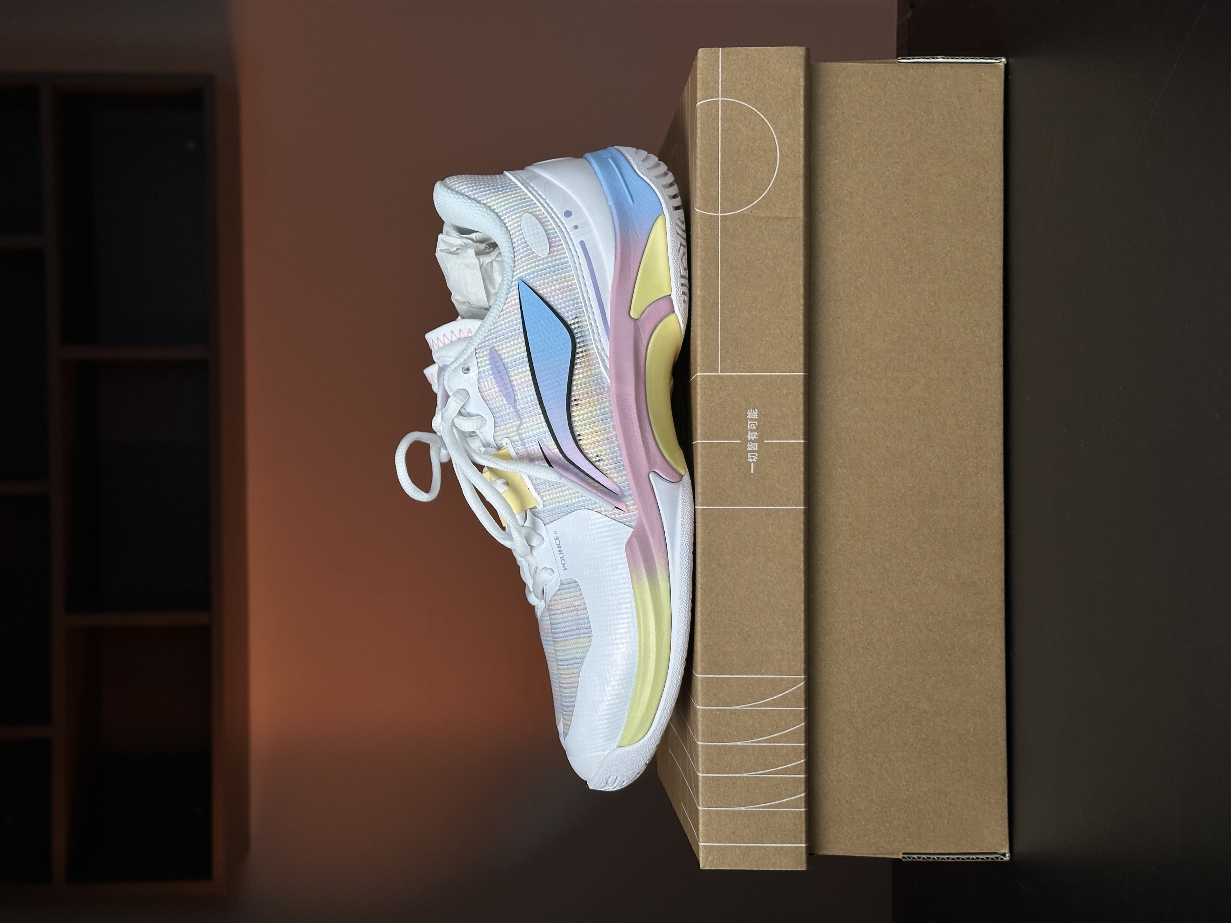 Giày Cầu Lông Lining Pounce 2 AYTV013-1 Trắng Hồng Vàng Chính Hãng - Thông Thoáng - Bền Bỉ - Giảm Chấn - Mềm Mại